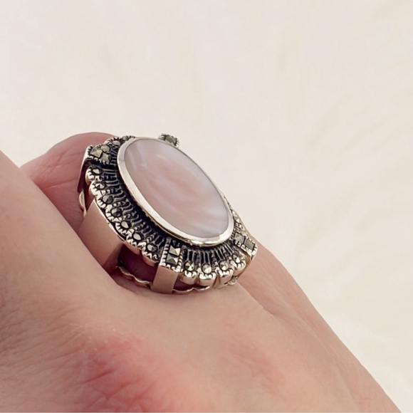 Sterling Silver 925 Vintage Marcasite and Mother of Pearl Ring Size 7 Chunky GUC - Picture 6 of 12